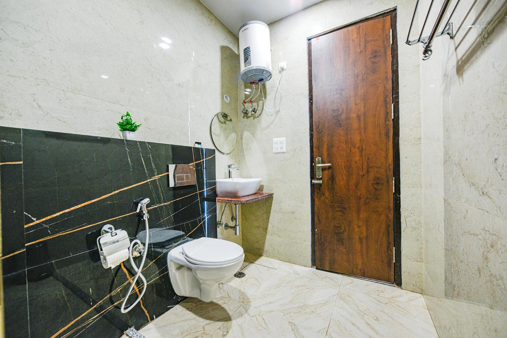 Fabhotel Jaswinder Bhawan Haridwar Bagian luar foto